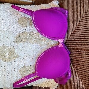 Betsey Johnson intimates purple/fuschia/pink lace undwrwire bra, size 34B